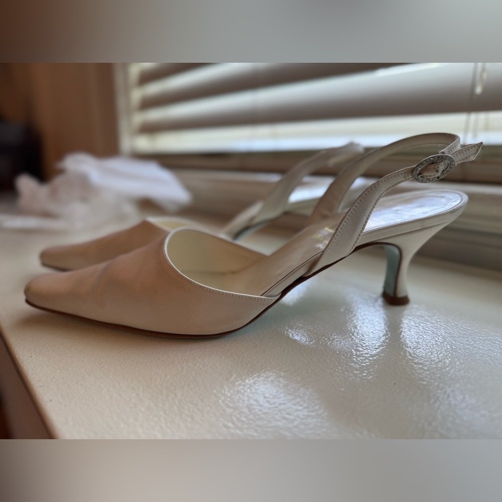 Cynthia Rowley Svelte satin 8.5 shoes